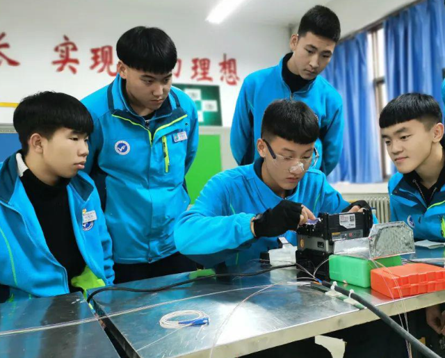 资源上的简略叠加更是对工作教育展开新形式的继续探索 资源上的简略叠加更是对工作教育展开新形式的继续探索